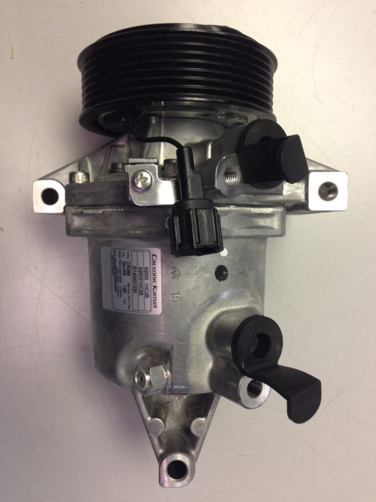 COMPRESOR NISSAN VERSA 12-19 TIIDA 16-18 NOTE 14-19 MARCH 12-19 7PK 1 CABLE BASE INFERIOR CORTA 3 TORNILLOS CLUTCH G-020023