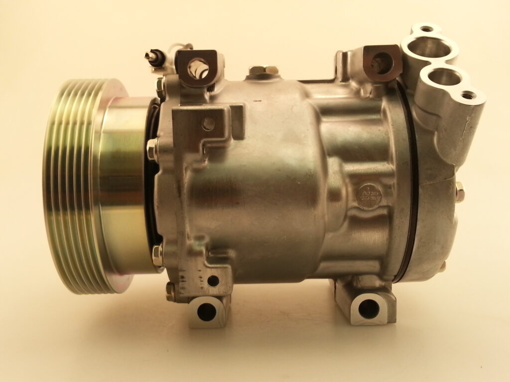 COMPRESOR RENAULT LOGAN SANDERO 4T 6PK DUSTER 06-09 CLIO II KANGOO TWINGO 01-06, DACIA DUSTER 06-09 NISSAN PLATINA VW JE